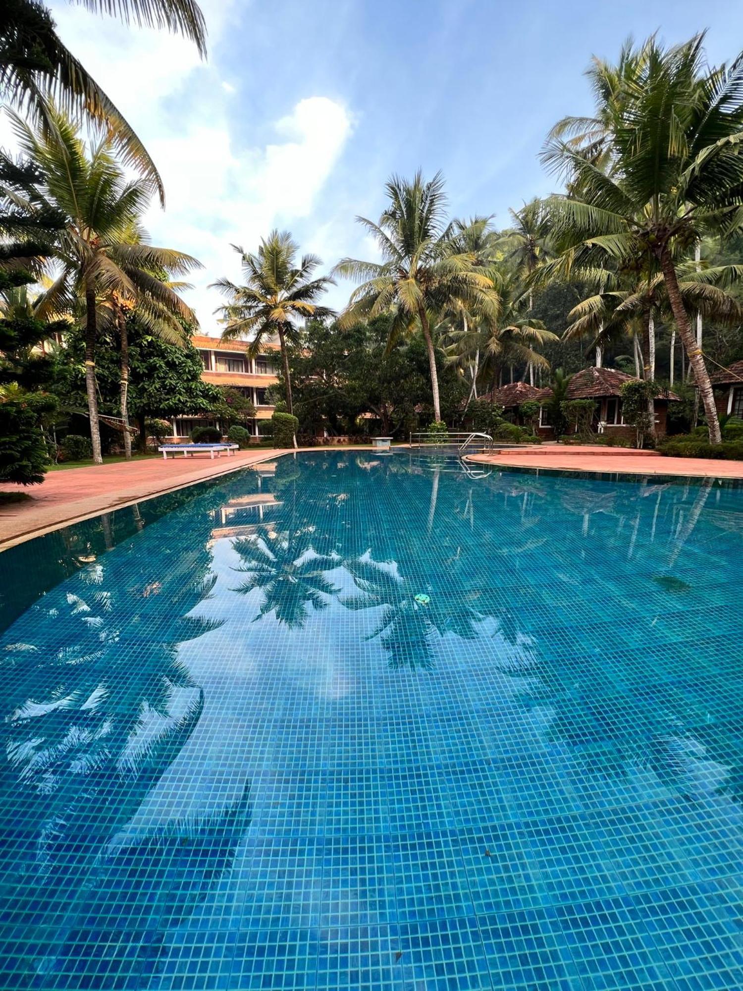 Abad Harmonia Ayurvedic Beach Resort Kovalam Exterior foto